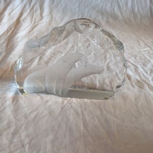 2/40$ Vintage Clear Glass Polar Bear  Art Sculpture